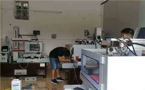 东莞（外协聂老板）中走丝线切割客户安装培训照片